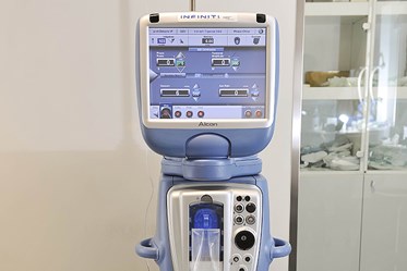 Alcon INFINITI aparat za ultrazvočno operacijo mrene (PHACO)